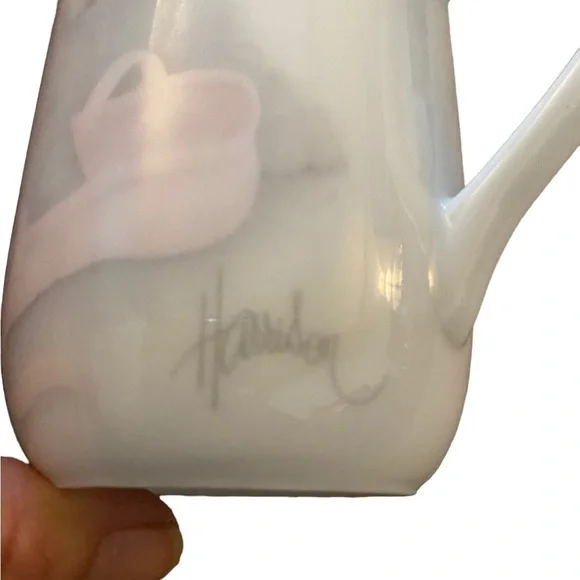 Otigiri white porcelain kitten and ballet slipper mug - Picture 3 of 7